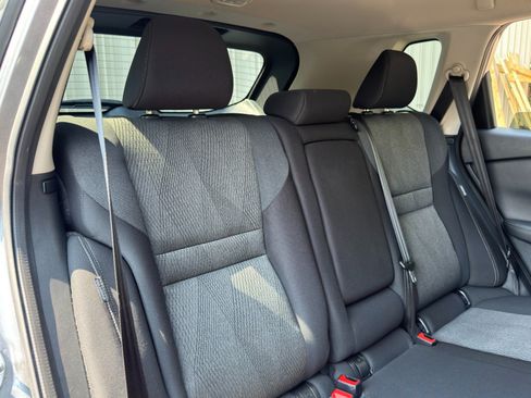 Used 2025 Nissan Rogue SV FWD image 32