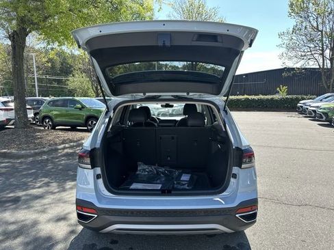New 2026 Volkswagen Taos SE image 33
