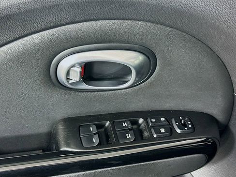 Used 2015 Kia Soul ! w/ Sun & Sound Package image 17