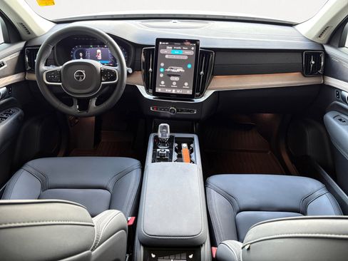 Used 2025 Volvo XC90 B5 Plus w/ Protection Package Premier image 4