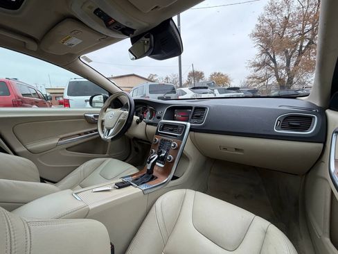 Used 2016 Volvo S60 T5 Inscription Platinum image 29