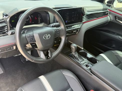 Used 2025 Toyota Camry SE AWD/4WD image 11