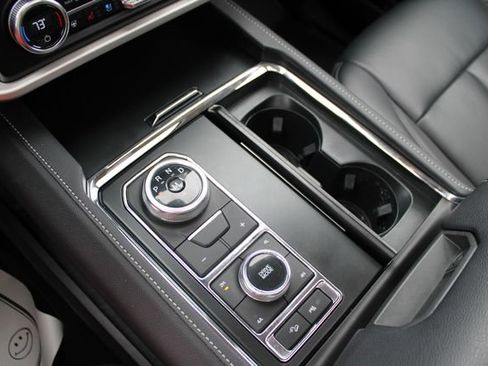 Used 2024 Ford Expedition XLT AWD/4WD image 20