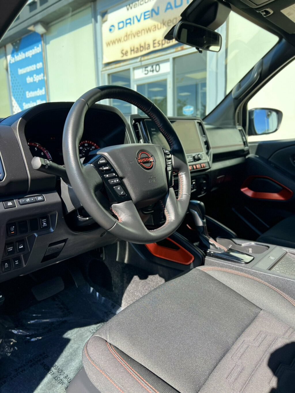 Used 2025 Nissan Frontier PRO-4X w/ Pro Convenience Package AWD/4WD image 16