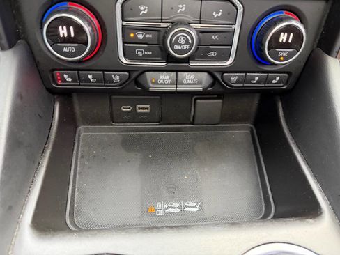 Used 2021 Chevrolet Suburban High Country image 28