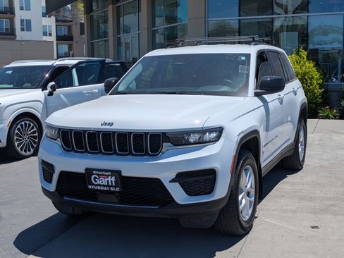 Used 2023 Jeep Grand Cherokee Laredo w/ Luxury Tech Group I AWD/4WD image 10