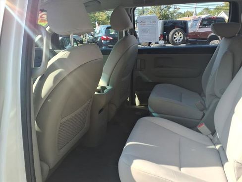 Used 2019 Kia Sedona L image 13