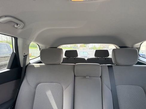 Used 2016 Hyundai Santa Fe SE image 16