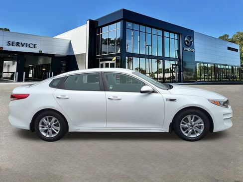 Used 2018 Kia Optima LX FWD image 3