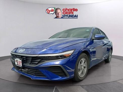 Used 2024 Hyundai Elantra SE FWD image 1