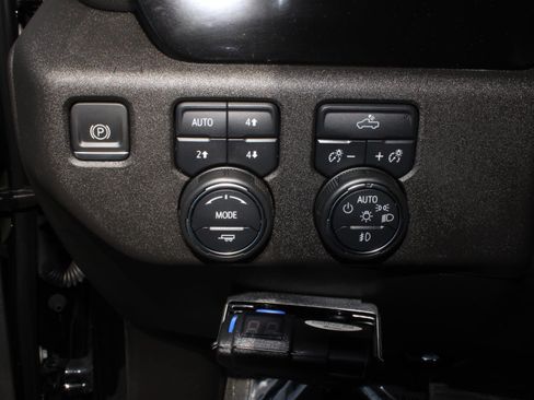Used 2022 Chevrolet Silverado 1500 RST w/ Z71 Off-Road Package AWD/4WD image 9