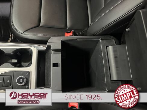 Used 2023 Ford Explorer XLT w/ Equipment Group 202A AWD/4WD image 32