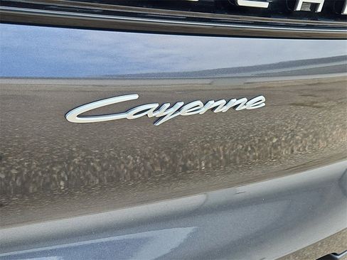Used 2025 Porsche Cayenne image 13