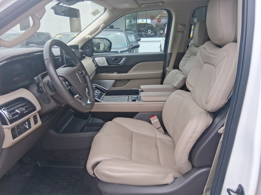 Used 2022 Lincoln Navigator L Reserve AWD/4WD image 9