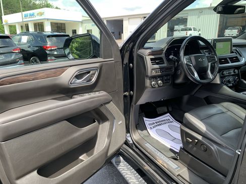 Used 2022 Chevrolet Tahoe Z71 w/ Luxury Package AWD/4WD image 15
