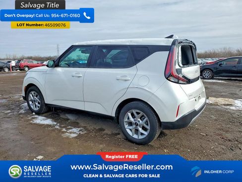 Used 2025 Kia Soul LX w/ LX Technology Package FWD image 3