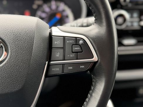 Used 2022 Toyota Highlander XLE image 17