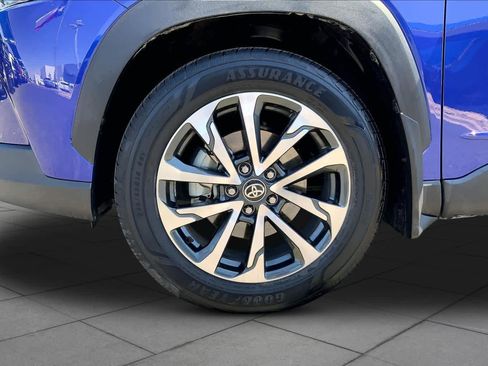 Used 2024 Toyota Corolla Cross XLE w/ Convenience Package FWD image 11