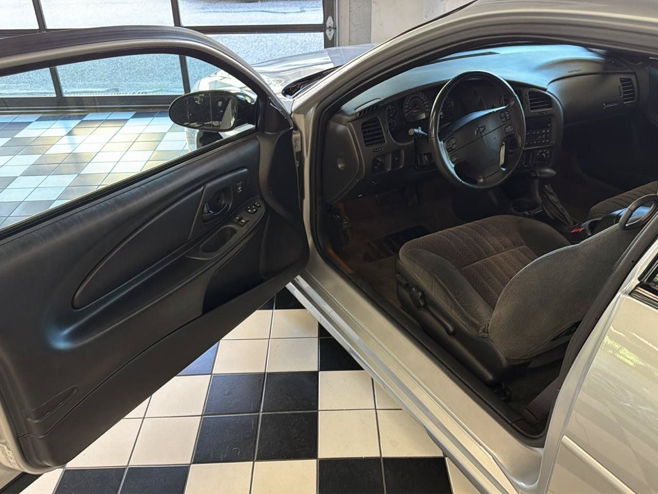 Used 2003 Chevrolet Monte Carlo SS w/ Mirror Group FWD image 15