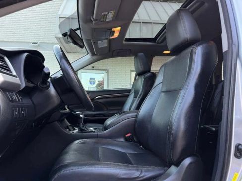 Used 2014 Toyota Highlander Limited FWD image 16