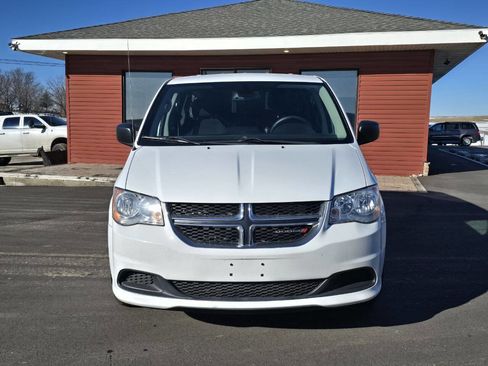 Used 2018 Dodge Grand Caravan SE w/ UConnect Hands-Free Group image 7