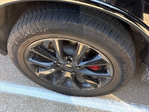 Used 2018 Dodge Durango R/T w/ Technology Group RWD image 16