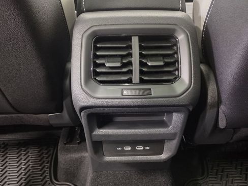 New 2026 Volkswagen Taos SE AWD/4WD image 34