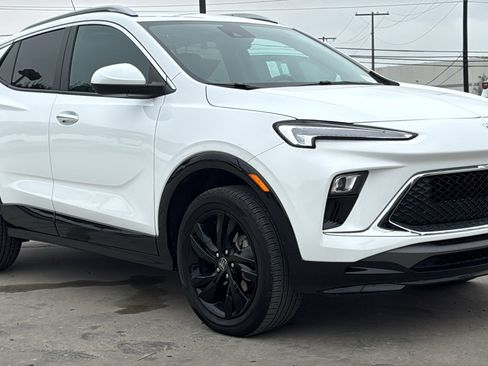 Used 2024 Buick Encore GX Sport Touring image 3