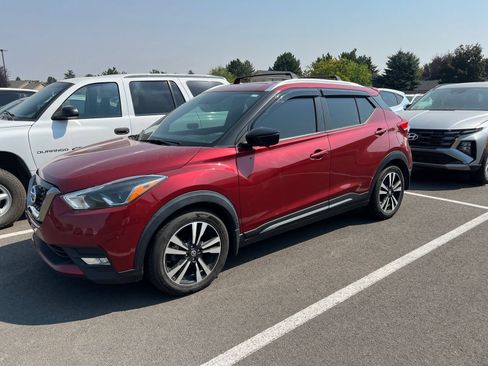 Used 2019 Nissan Kicks SR w/ Interior Electronics Package FWD image 31