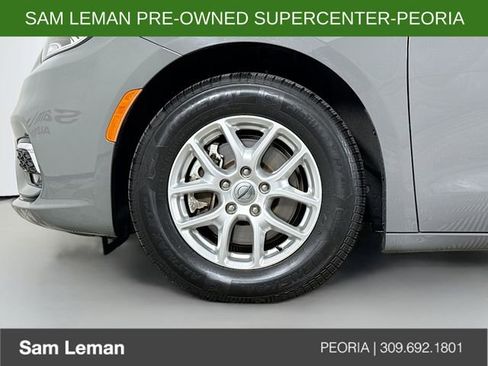 Used 2022 Chrysler Pacifica Touring-L image 30