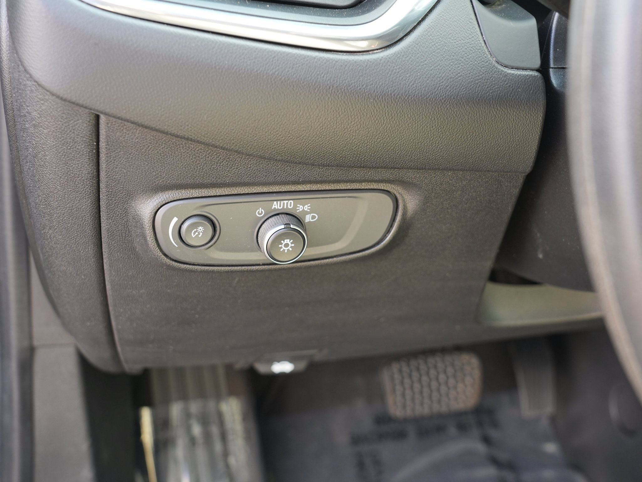 Used 2020 Chevrolet Equinox LS AWD/4WD image 16