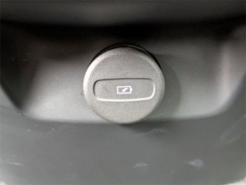 Used 2024 Volvo XC60 B5 Plus image 17