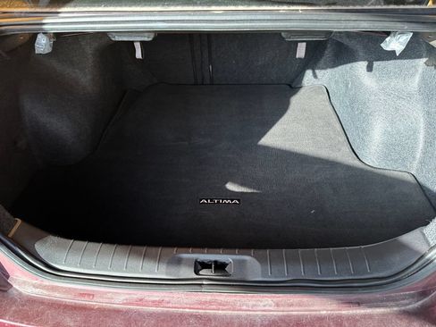 Used 2024 Nissan Altima 2.5 SV w/ SV Premium Package FWD image 1