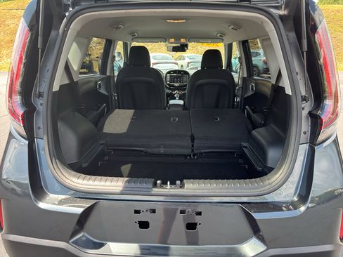 Used 2024 Kia Soul LX w/ Option Group 015 FWD image 16