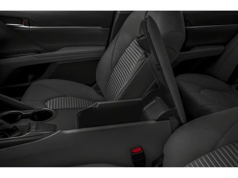 Used 2024 Toyota Camry SE image 9