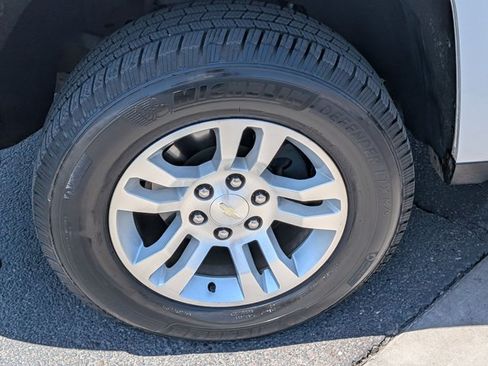 Used 2018 Chevrolet Silverado 1500 LT w/ All Star Edition AWD/4WD image 15