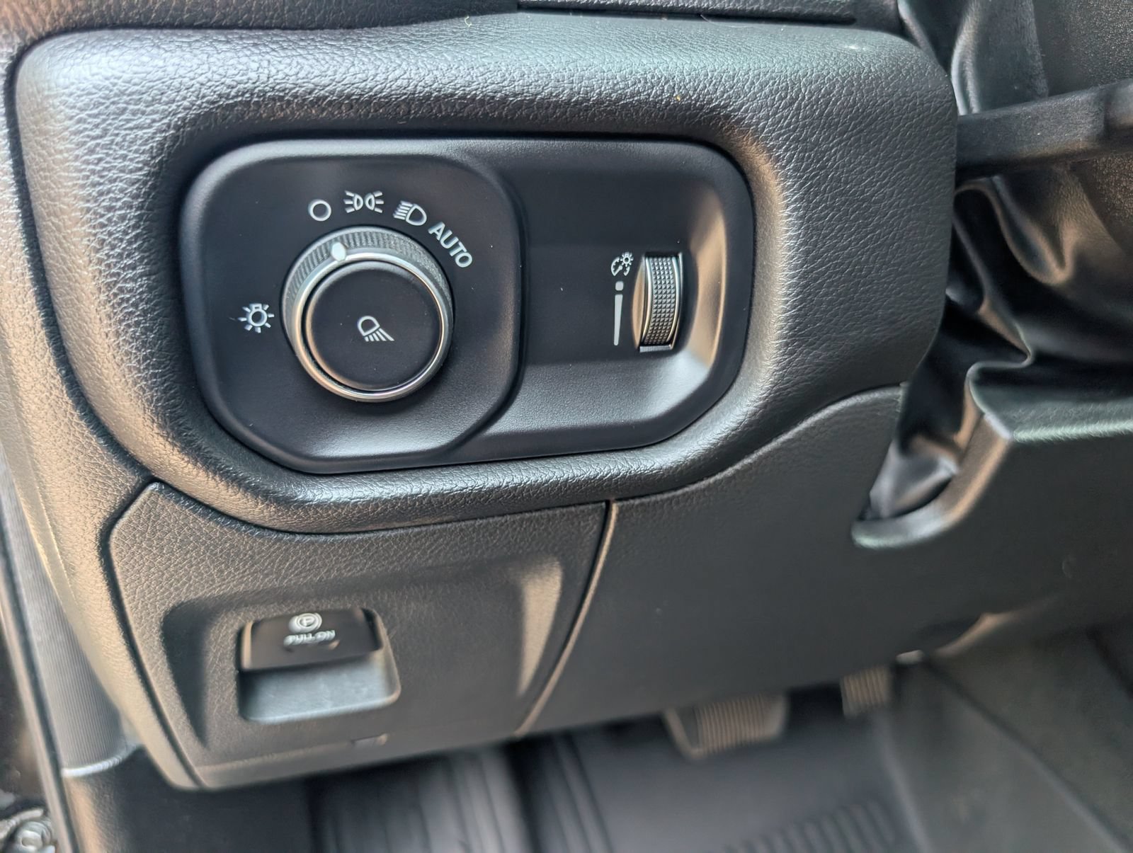 Used 2024 RAM 1500 Laramie AWD/4WD image 34