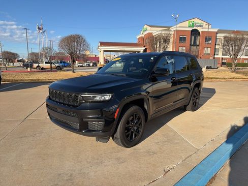 Used 2024 Jeep Grand Cherokee L Laredo image 4