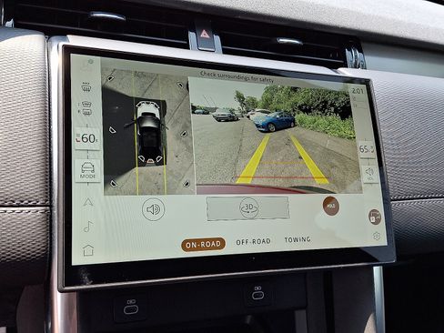 Certified 2025 Land Rover Discovery Sport Dynamic SE image 17