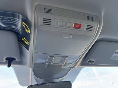 New 2026 Volkswagen Taos SE FWD image 27