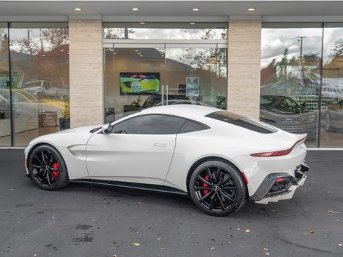 Used 2020 Aston Martin V8 Vantage Coupe image 2