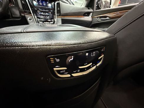 Used 2019 Cadillac Escalade Luxury image 24