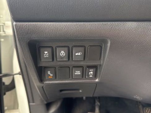 Used 2019 Nissan Pathfinder SL FWD image 12