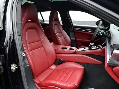 Used 2022 Porsche Panamera GTS w/ Premium Package image 18