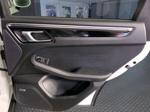 Used 2019 Porsche Macan AWD/4WD image 12