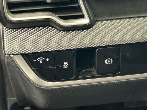 Used 2024 Kia Sportage LX image 10