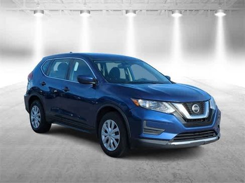 Used 2019 Nissan Rogue image 2