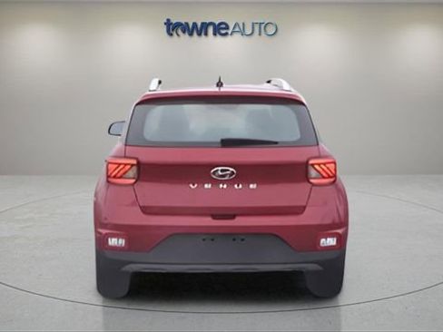 Used 2023 Hyundai Venue Limited image 3