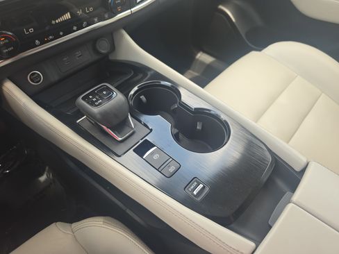 Used 2023 Nissan Rogue SL FWD image 23