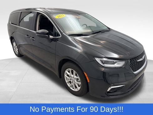 Used 2023 Chrysler Pacifica Touring-L image 1